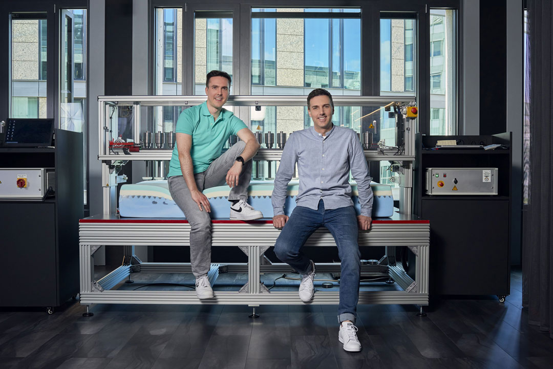 Die Gründer und Geschäftsführer von Emma: Dr. Dennis Schmoltzi (links) und Manuel Müller. "Wir wollen die weltweit führende Schlafmarke werden"