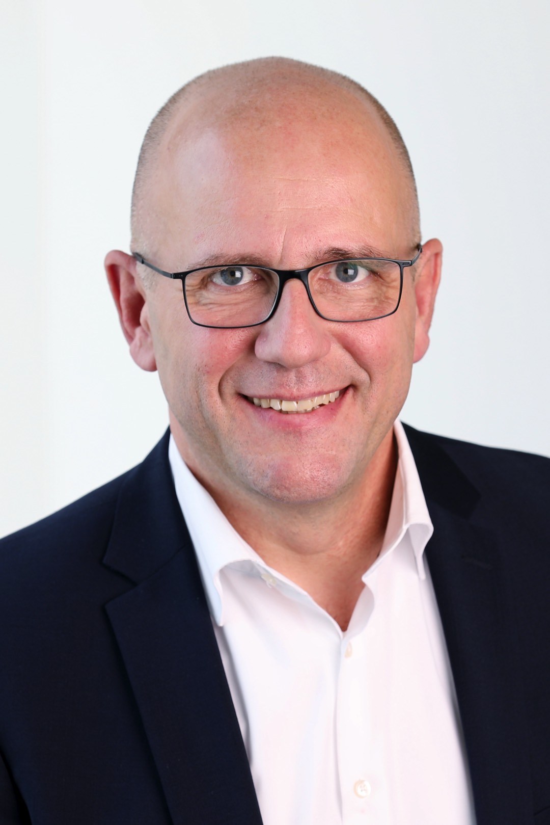 "Der Druck der Digitalisierung nimmt immer stärker zu. Neue Arbeitswelten, Klimaschutz und Demografie, neue Formen von Kommunikation und Konsum - Trends verändern unseren Markt."<br><br>Mathias Bucksteeg, Hauptgeschäftsführer BV Farbe Studie: Digitalisierung verändert Malerhandwerk in rasantem Tempo