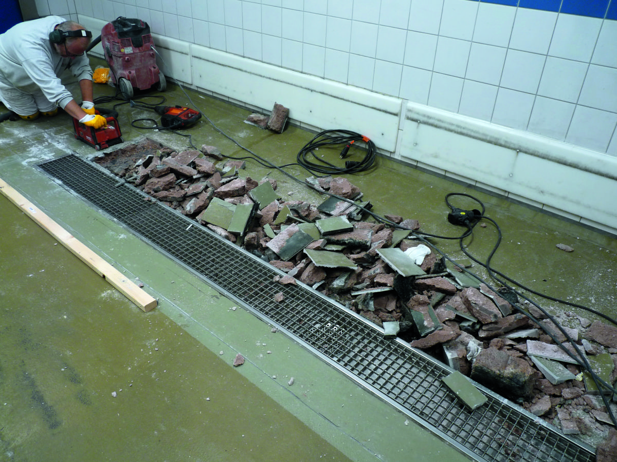 Brauchwasser beschädigt Küchenboden – Folge Totalschaden