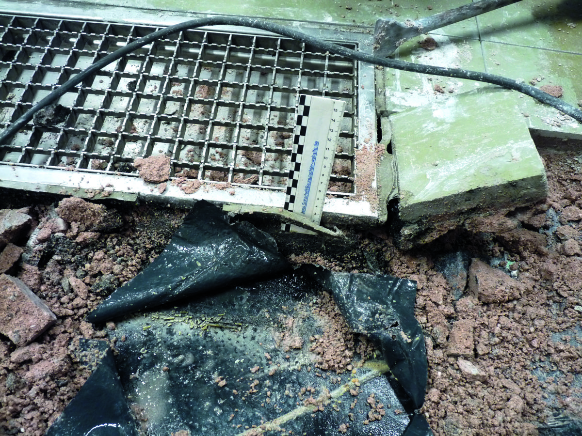 Brauchwasser beschädigt Küchenboden – Folge Totalschaden