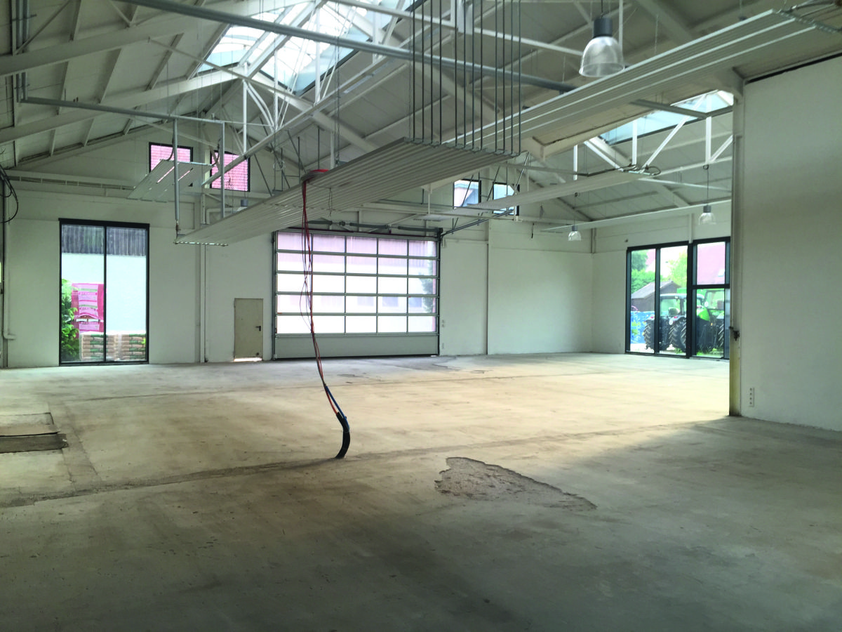 Rissbildungen in einem geschliffenen Sichtestrich