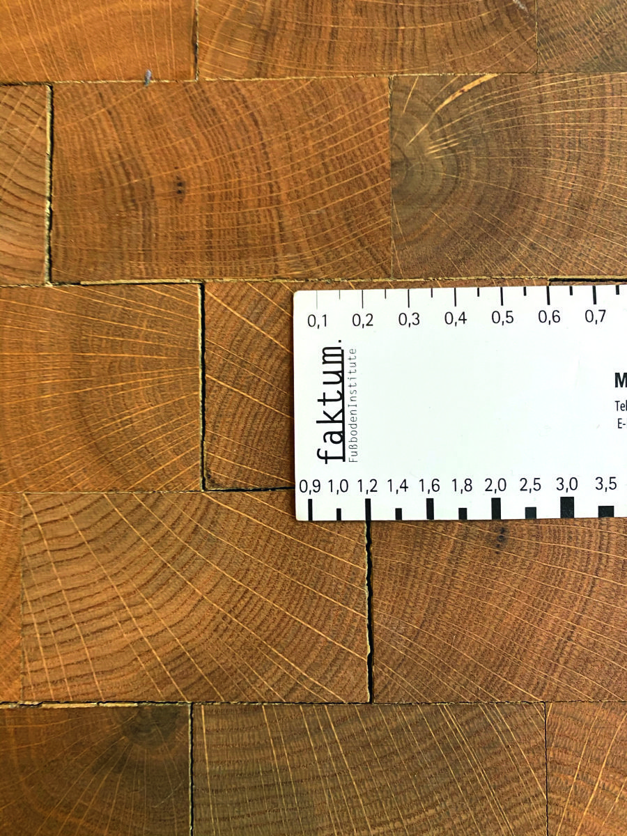 Hirnholz auf FußbodenheizungFugenbildung hat viele Ursachen