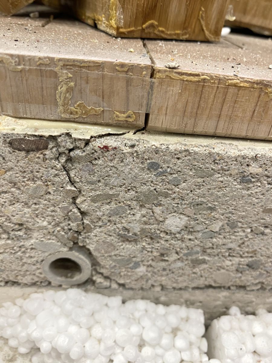 Hirnholz auf FußbodenheizungFugenbildung hat viele Ursachen