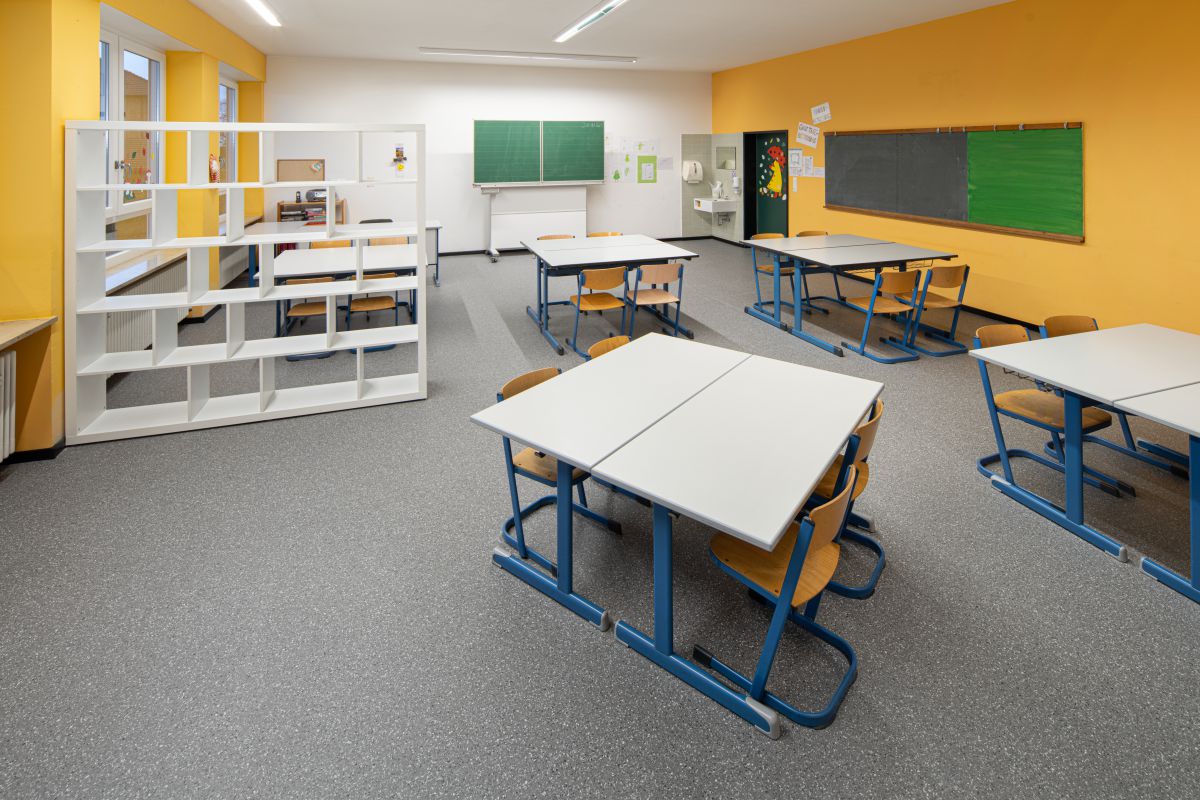 Schulmäßige Bodensanierung 