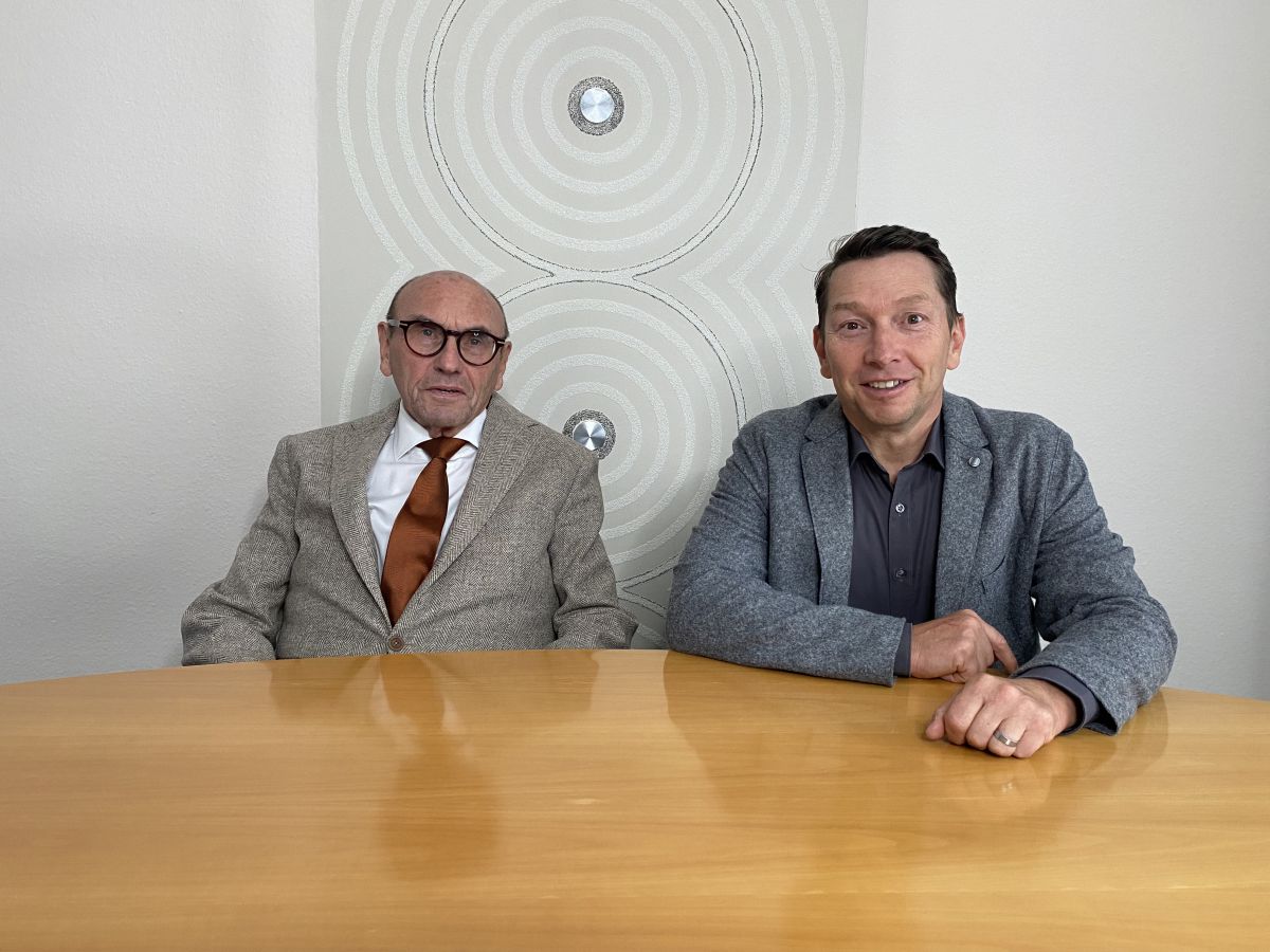 "Wir haben einmal ausgerechnet, was ein durchschnittlicher Betrieb im Jahr an Kosten für Anfahrten, Angebote schreiben und Telefonieren hat. Wir sind auf eine Summe von ungefähr 30.000 Euro im Jahr gekommen."<br>Karl-Heinz Deckmann, Gesellschafter<br><br>"Viele Probleme, die der Handel aktuell zu tragen hat, könnten durch eine vergleichsweise minimale Investition in Digitalisierung massiv verändert, wenn nicht sogar beseitigt werden."<br>Jan Deckmann, <br>Gesellschafter<br> Wotex setzt auf Mission Erfolg