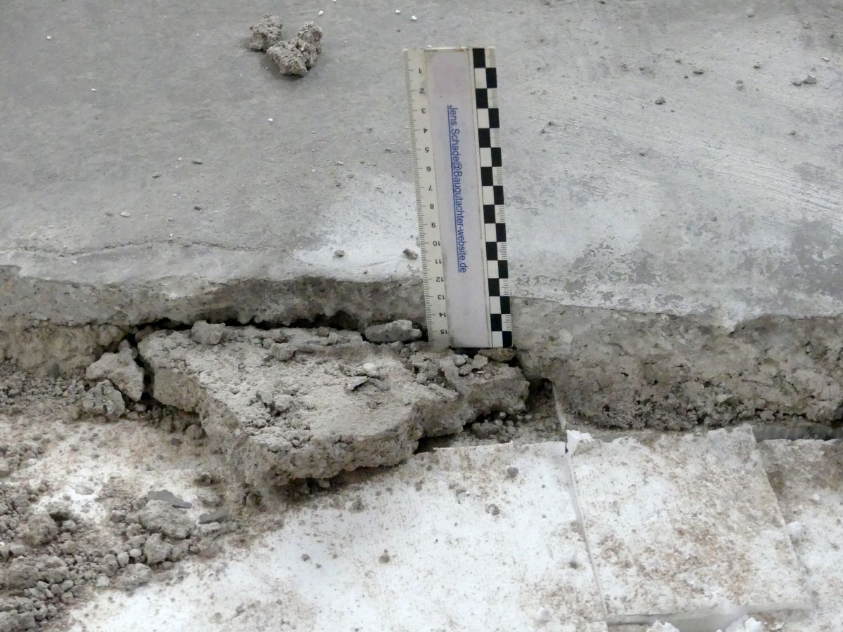 Totalschaden – gerissener und verunreinigter Boden