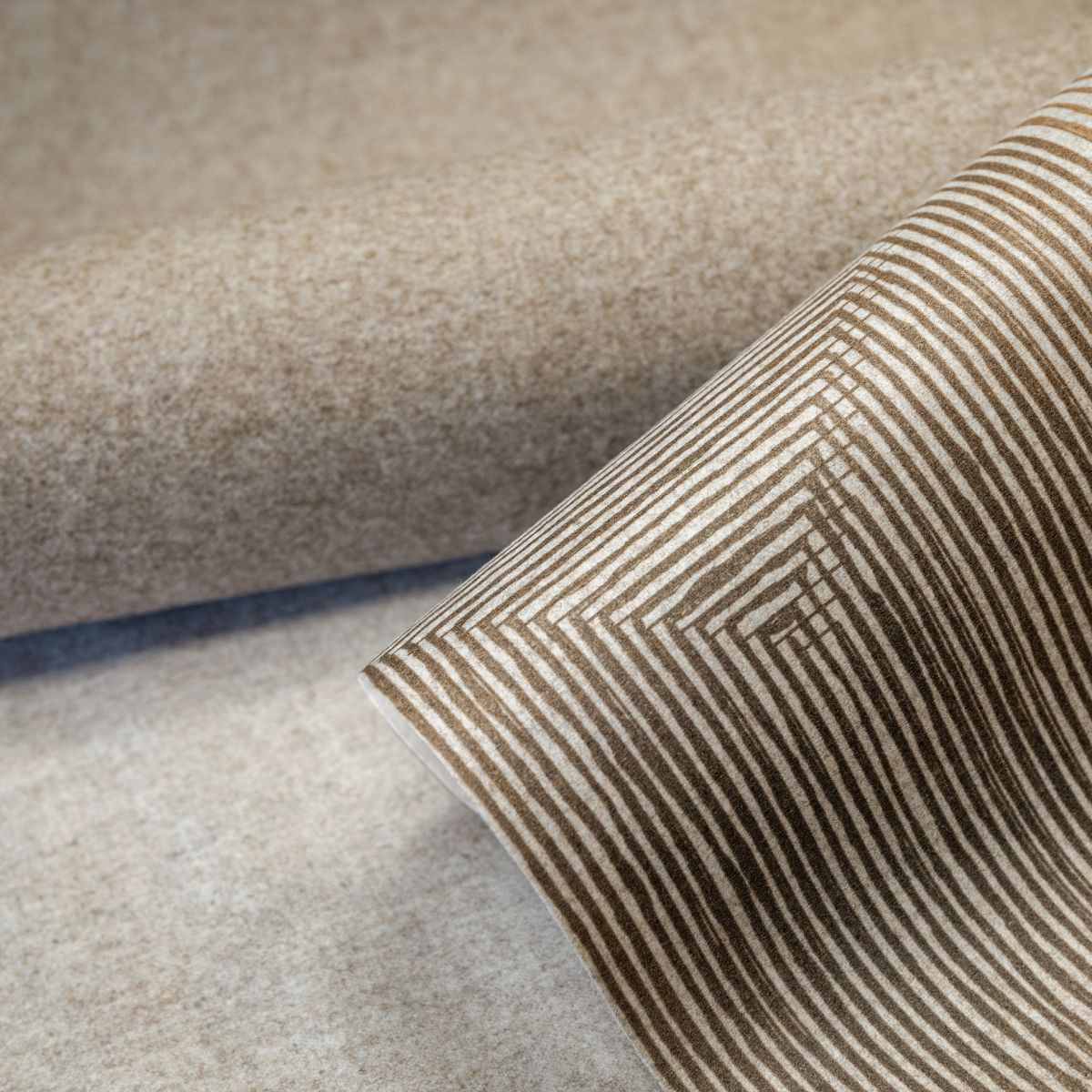 Hohenberger Manufaktur für Tapeten: Textiles Wandkleid aus feinster Merinowolle