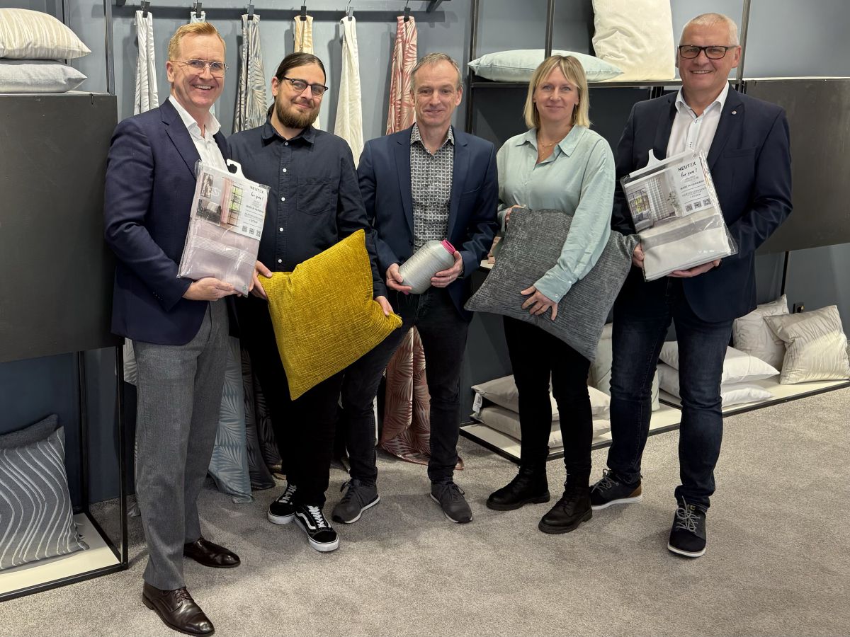 Teamgeist herrscht bei der Neutex in Münchberg: Joseph Wheeler, Marcel Beucke, Andreas Peter, Caroline Fischer und Gunther Rother.<br> "Die Neutex ist gut für die Zukunft aufgestellt"