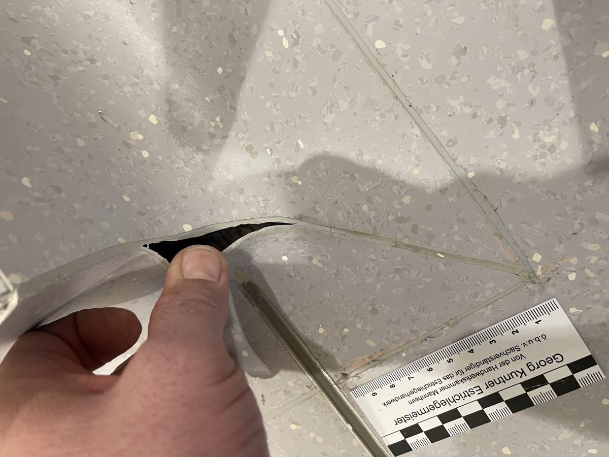 Sockelausführung am Kautschukbelag fehlerhaft