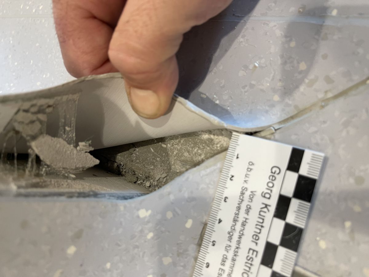 Sockelausführung am Kautschukbelag fehlerhaft