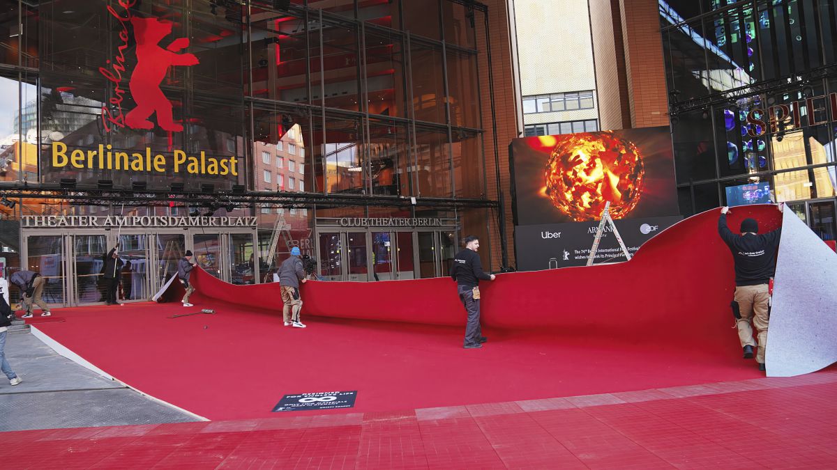Object Carpet mit dem roten Teppich auf der Berlinale 