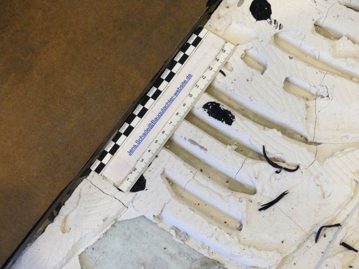 Schichten des Bodenaufbaus quasi verbrannt