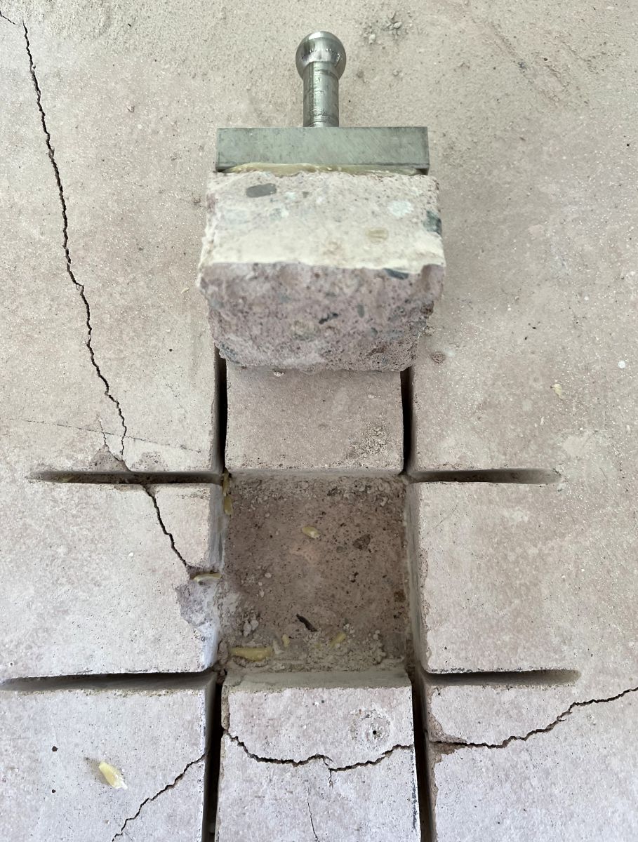 Fehlerhaftes und zu frühes Aufheizen: Vollständig zerrissener Heizestrich