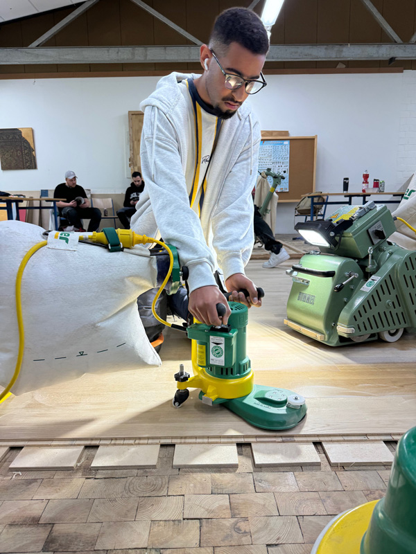 Lägler gibt Einblick in Schleiftechnik