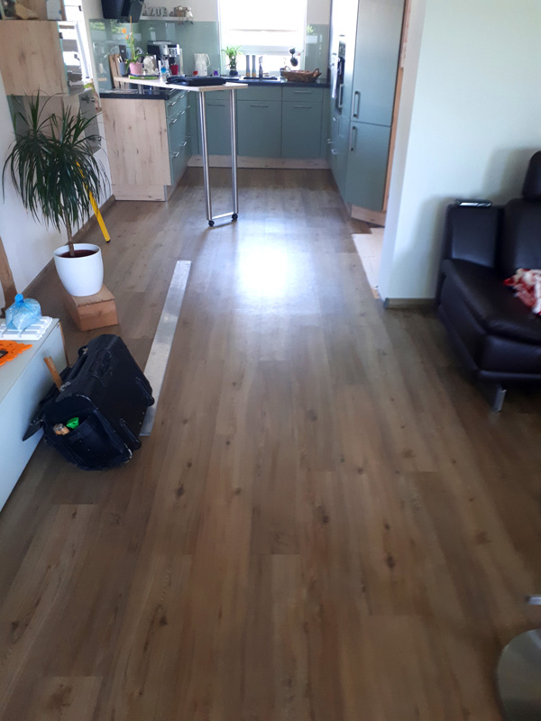 Trockenestrich unter Vinylbelag bewegt sich: Nur geschraubt und kaum geklebt