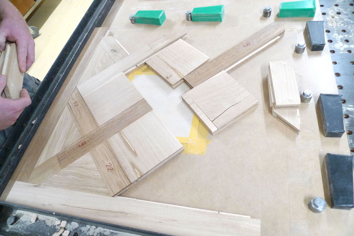 Sorgfältige Rekonstruktion eines Flechtmuster-Bodens 