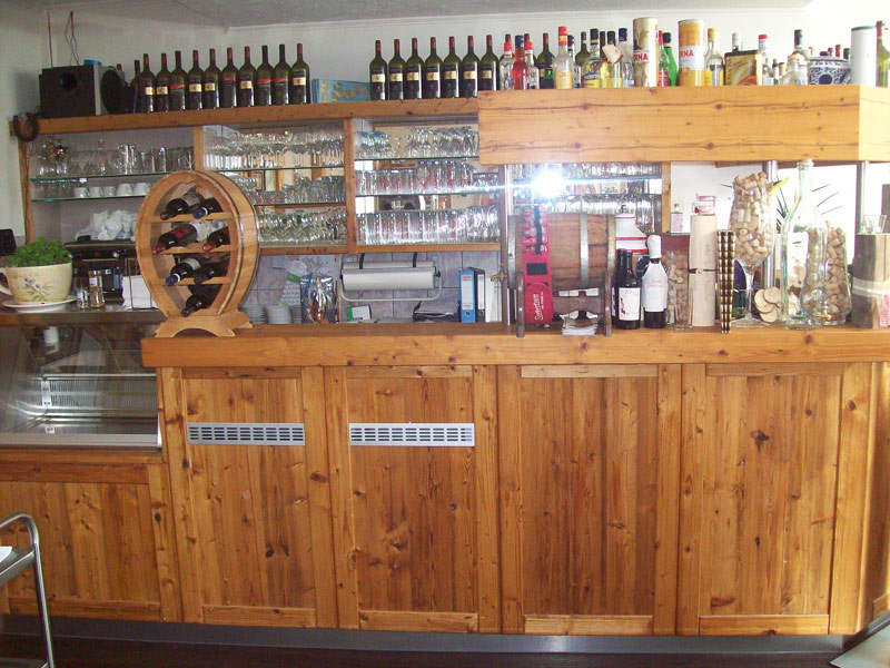 Fehlende Materialkenntnisse kombiniert mit schweren Einbaumöbeln