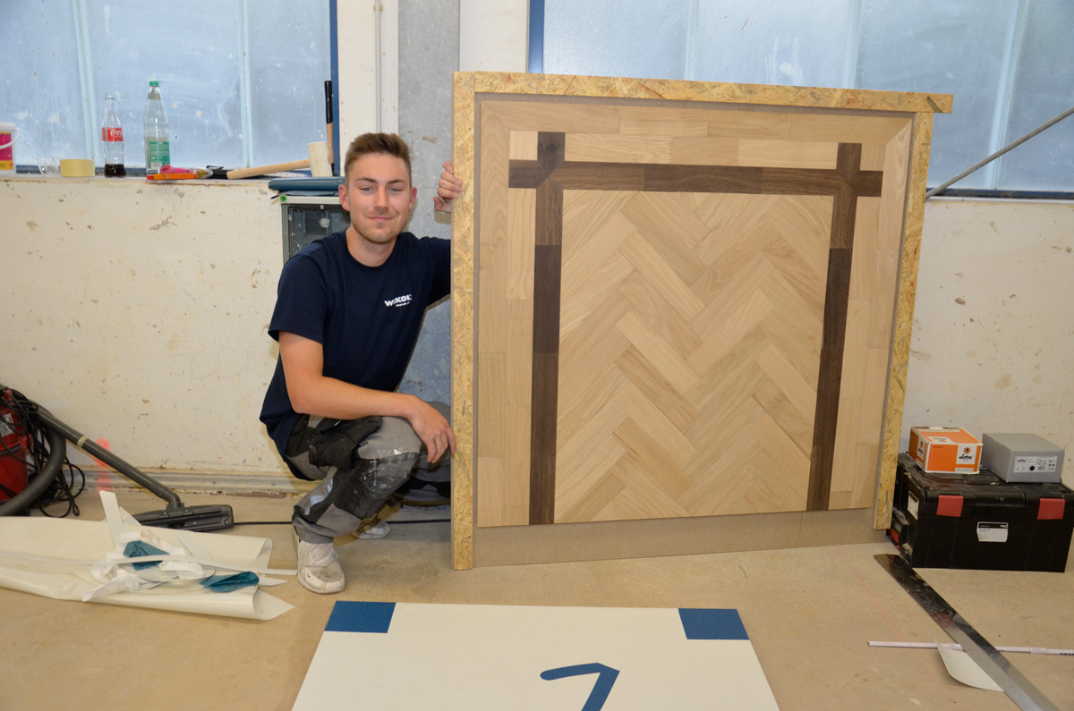 Diese Arbeitsplatte fertigte Max Göhmann bei der Deutschen Meisterschaft der Parkettleger 2024 an.<br> "Wir glauben an die Stärke des Handwerks"