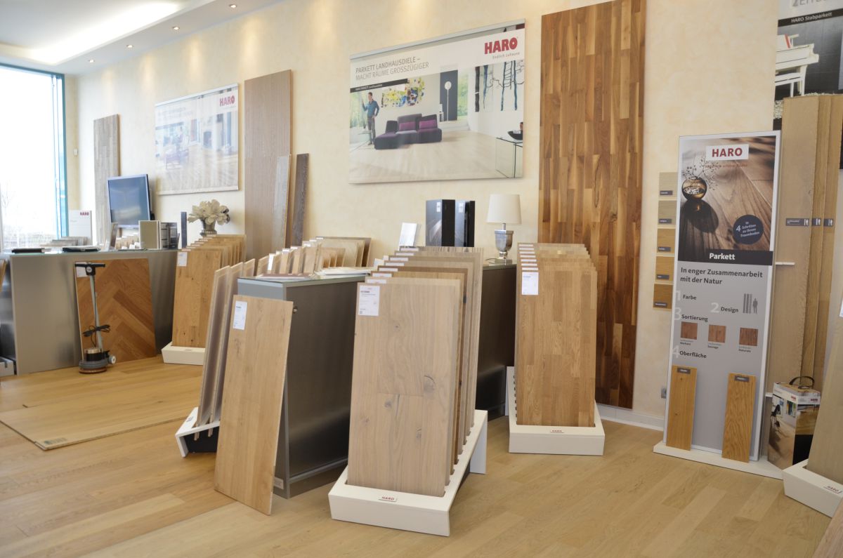 In dem rund 300 m<span class="hoch">2</span> großen Showroom im Laatzener Gewerbegebiet Rethen-Nord kann das Team die Kunden gezielt beraten und auf deren Wünsche eingehen.<br> "Wir glauben an die Stärke des Handwerks"