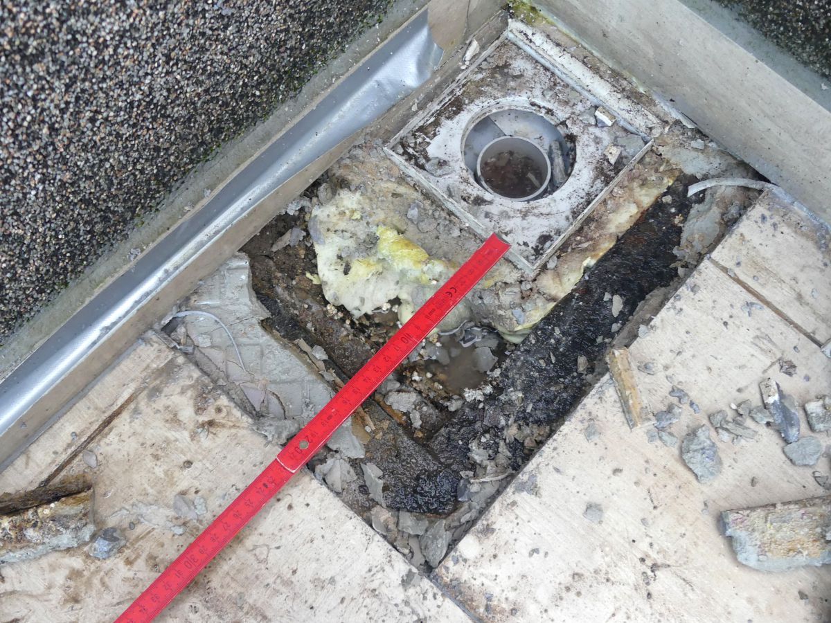 Fußbodenkonstruktion stand vollständig im Wasser