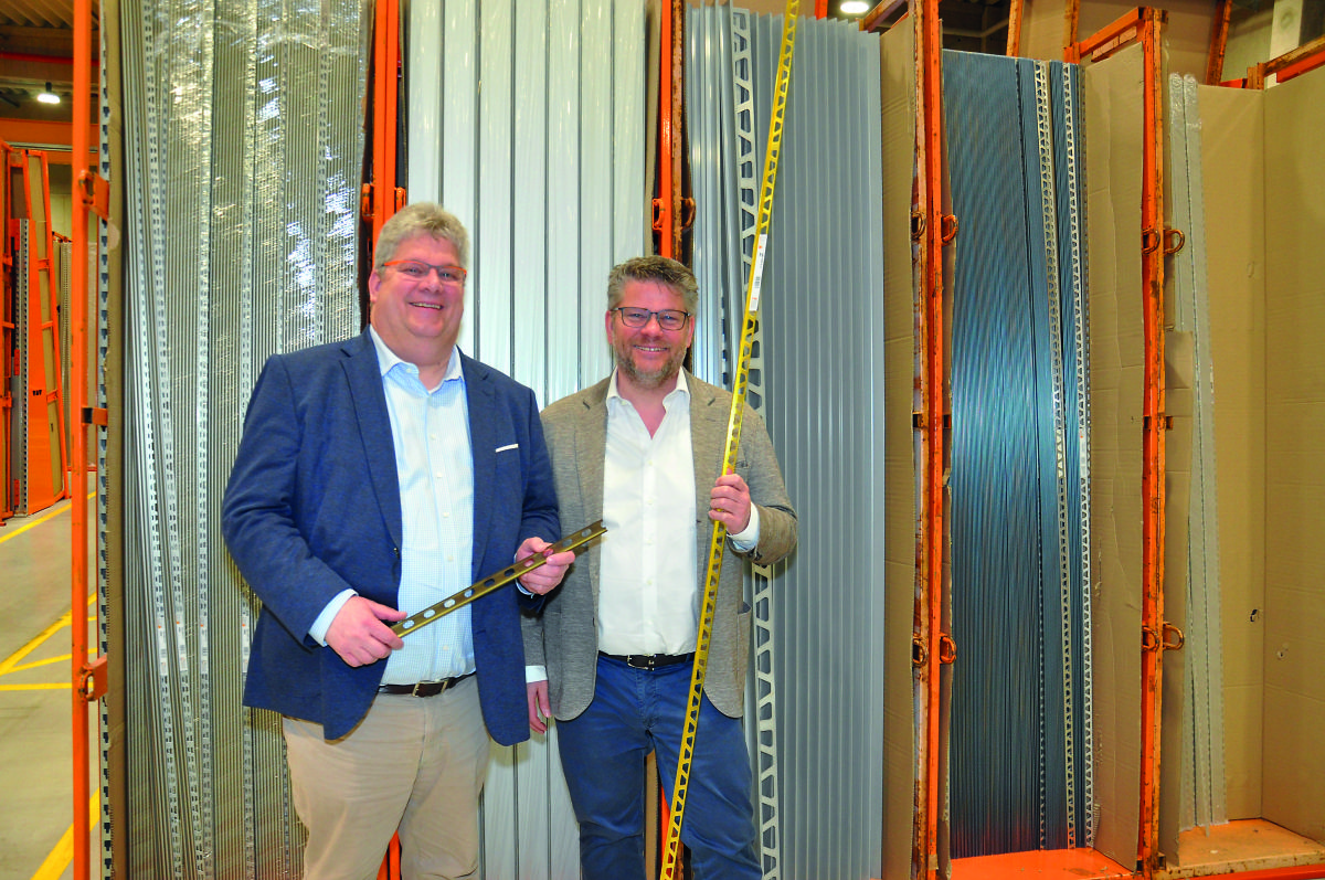 Die Brüder Udo und Marc Schlüter gaben FussbodenTechnik Einblick in das von ihrem Vater Werner gegründete Unternehmen. 50 Jahre Schlüter-Schiene