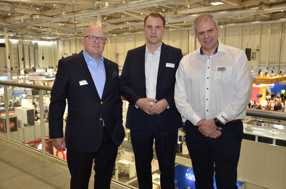Die Mega-Führung zeigte sich zufrieden (von links):<br>Vorstandsvorsitzender Volker König, Vorstandsmitglied<br>Dr. Peter Zillmer und Eike Schenk, Vorstandsmitglied der MKB Mittelstandskreditbank. Großhändler lockt über 6.300 Besucher nach Hamburg