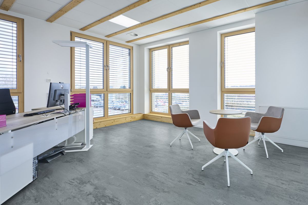 Kautschukböden für attraktive Arbeitswelten