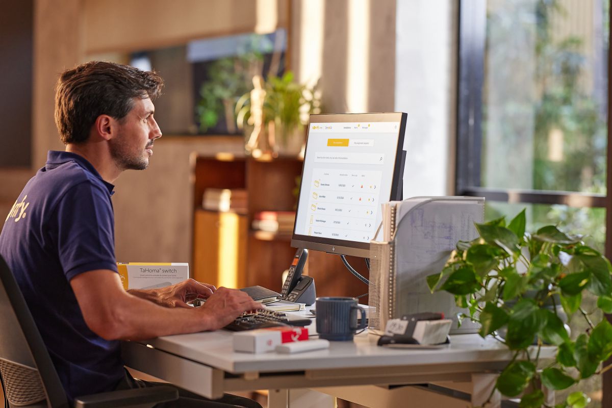 Somfy bietet Fördermittel-Service für den Handel
