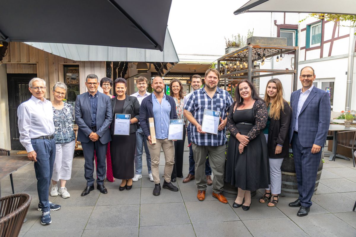 Winzer erhält Preis der Lackfabrik Jansen