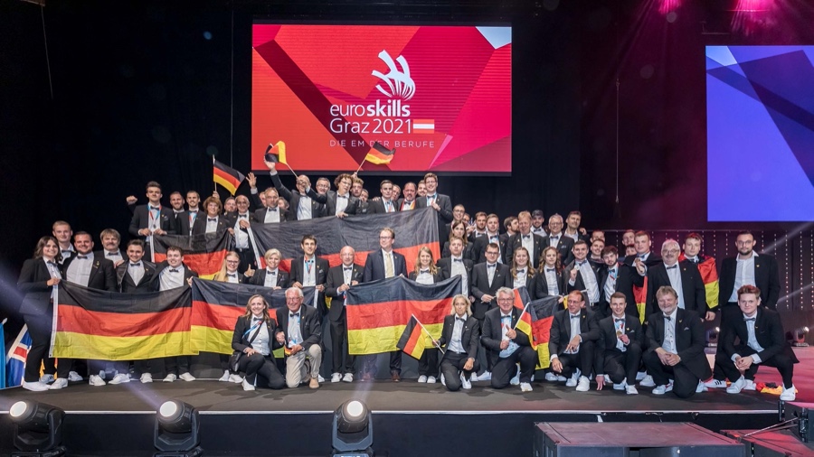 Die deutsche Berufe-Nationalmannschaft (hier bei der Siegerehrung der Euroskills 2021 in Graz) sagte ihre Teilnahme an der Europameisterschaft der Berufe 2023 in St. Petersburg bereits kurz nach Kriegsbeginn in der Ukraine ab. Euroskills 2023: Russland darf Berufe-EM nicht ausrichten