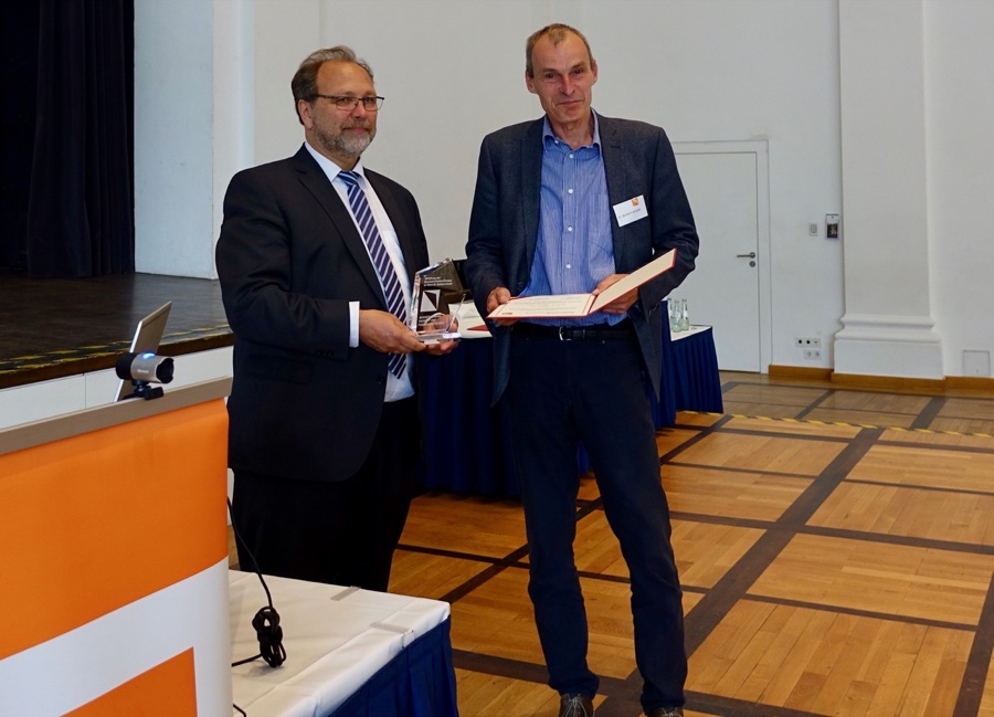 Peter Fendt (li.) hielt in Fulda die Laudatio auf Dr. Norbert Arnold. BVPF: Dr. Arnold erhält Baumann-Fröhlich-Preis
