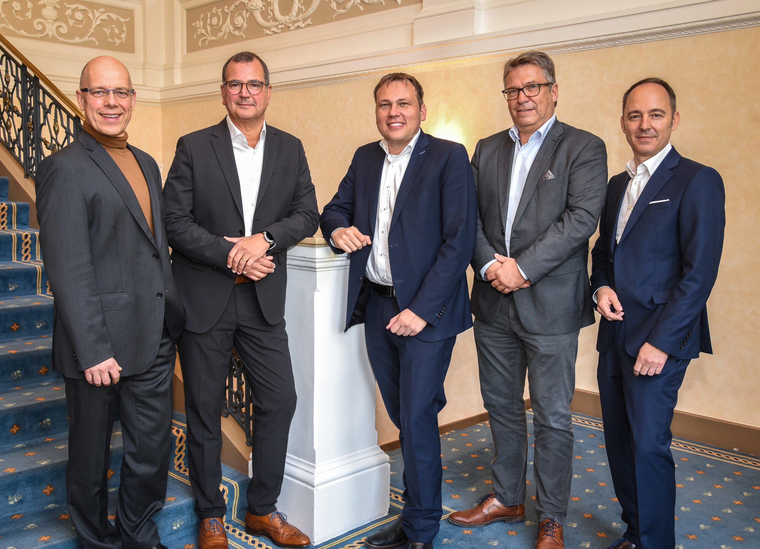 Der alte und neue IVH-Vorstand: Reinhard Pfaller (Rygol), Guido Brohlburg (Brohlburg), Michael Küblbeck (Bachl), Christian Winter (Hirsch Porozell) und Dr. Matthias Hofbauer (WKI). Industrieverband Hartschaum bestätigt Vorstand