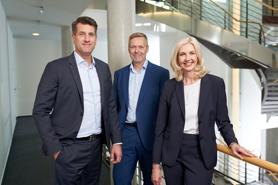 Matthias Mager, Jacob Madsen und Silke Stehr Velux Deutschland mit neuer Geschäftsführung