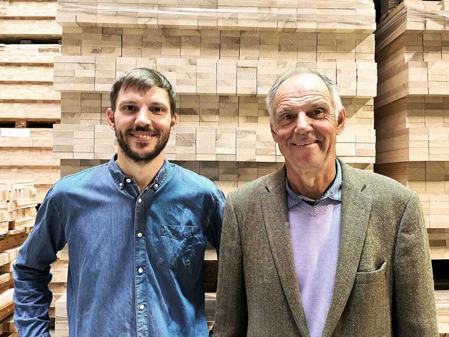 Karl Scheucher jun. mit seinem Vater Karl Scheucher. Generationswechsel bei Scheucher Parkett