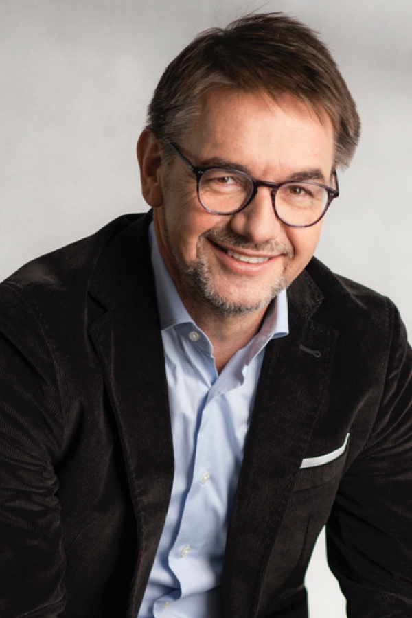 Roland Auer Schattdecor: Auer gibt Vorstandsvorsitz ab