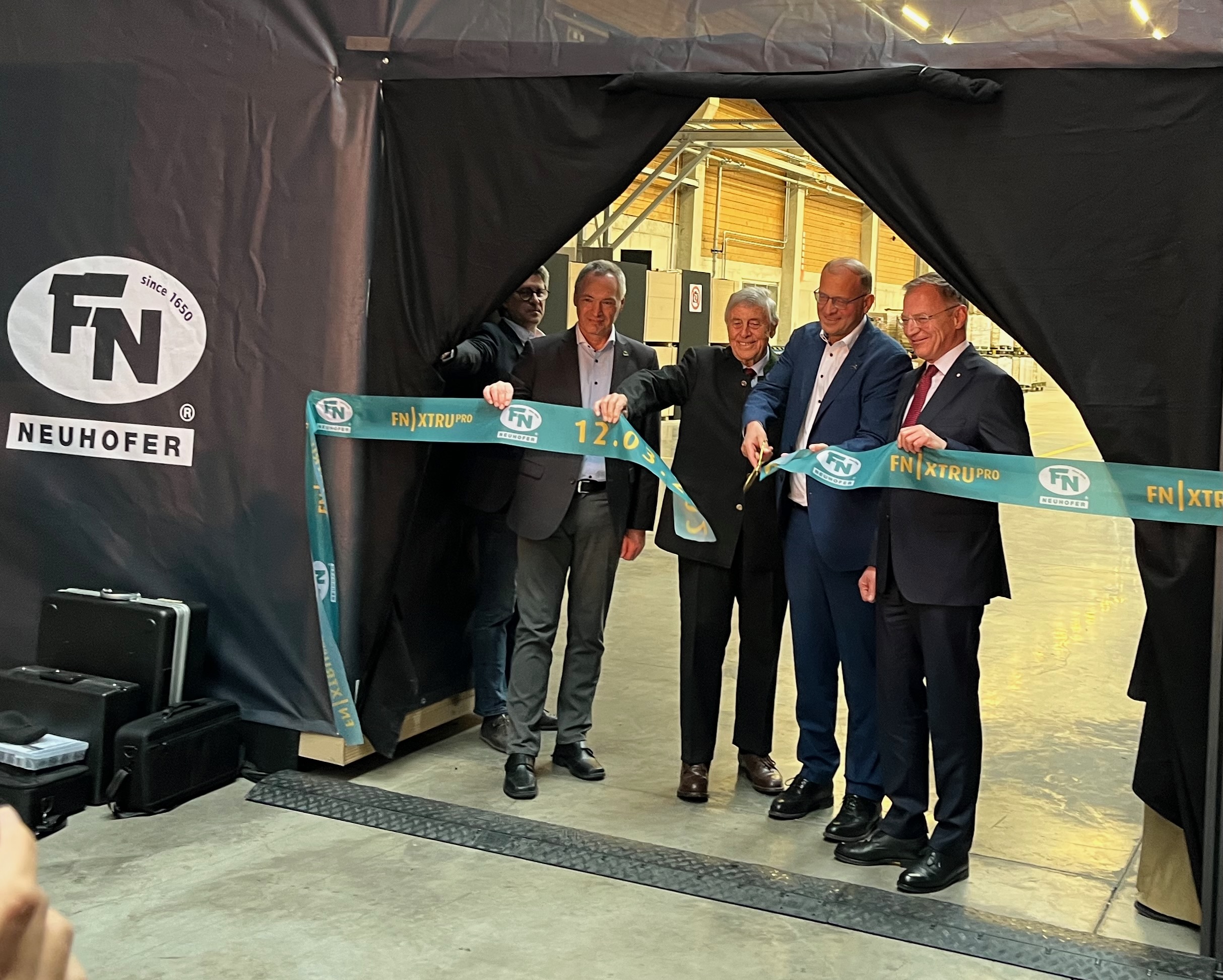FN Neuhofer: 10 Mio. EUR Invest in neues Geschäftsfeld Kernsockelleisten