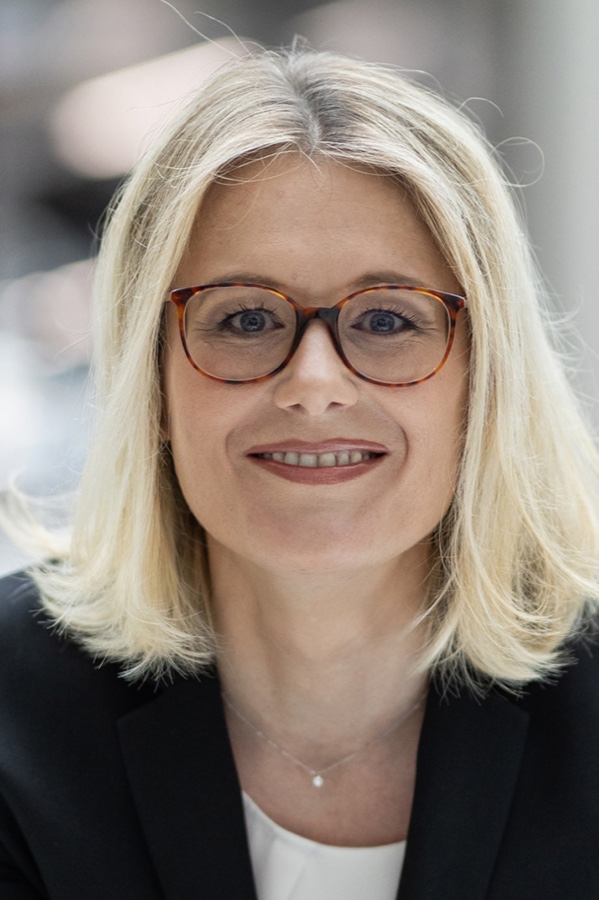 Dr. Kathrin Hein: "Geopolitische Krisen, hohe Energiekosten sowie zunehmende regulatorische Anforderungen belasten uns und unsere Abnehmerbranchen zunehmend." IVK: Druck auf deutsche Klebstoffindustrie nimmt zu